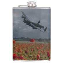 Lancaster Bomber över en vallmo Fält