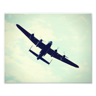 Lancaster Bomber på flyg. Fototryck