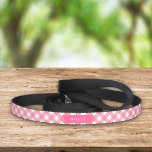 Land Baby Rosa Gingham eget namn Koppel<br><div class="desc">Ett lämpligt utslag av hund med eget namn med snyggt baby rosa gingham mönster. Anpassa den genom att ersätta platshållartexten. Om du vill ha fler alternativ, till exempel att ändra teckensnitt, klickar du storlekt på knappen "Anpassa". *Observera att Zazzle Watermark som visas i zoomförhandsvisningen inte visas på den färdiga tryckta...</div>