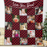 Land-julens Anpassningsbar Red Play Photo Collage Fleecefilt<br><div class="desc">Kärlek Du Pappa! Fira din pappa, mamma eller mor- och farföräldrar och ge en speciell gåva med den här anpassningsbarna fotokollage rött buffeltäcke. Den här unika fototäckfilten är perfektens gåva till jul eller helgdag i familjen. Text: "Kärlek You Pappa" kan vara personlig för familj, mamma, pappa, mormor, farfar, farföräldrar eller...</div>