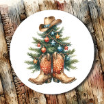 Land och Westerna Rustic Julgran Runt Klistermärke<br><div class="desc">Kyla julklistermärken för att försegla kuvert eller för säckar. En vattenfärgad illustration av ett land och ett westernt temat Julgran med cowboystövlar och hatt.</div>