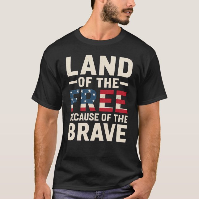 LAND OF THE FREE BECAUSE OF THE BRAVE T-shirt  (Framsida)
