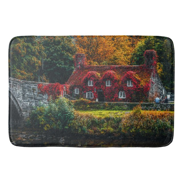 Land-stuga med rött vaccin som täcker hemmet badrumsmatta (Framsidan)