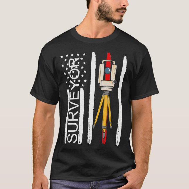 Land Surveyor Geomatics Engineer American Flag Con T Shirt (Framsida)
