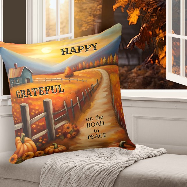 Land tacksam Fall Thanksgiving Kudde (Colorful Thanksgiving pillow featuring an autumn country landscape with farm and pumpkins at sunset)