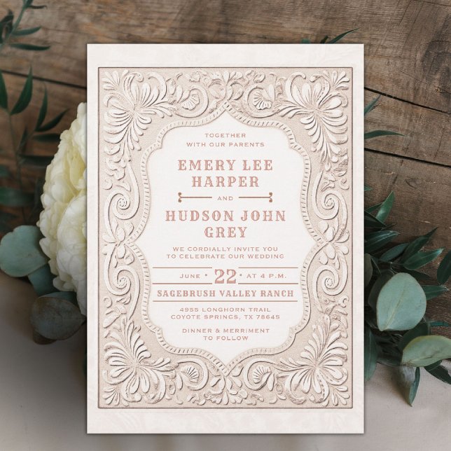 Land Tooled Leather Westernare Ro Cowboy Bröllop Inbjudningar (country western wedding invitation tooled leather white beige dusty rose rustic elegant barn)