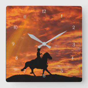 Land Western Cowboy and Horse in Sunset Fyrkantig Klocka