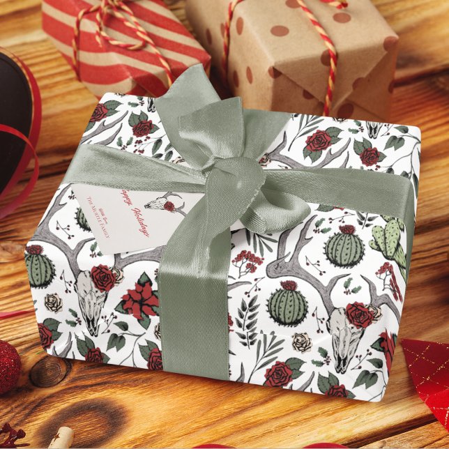 Land Western julafton Blommigt Reindeer Skull Presentpapper (Country Western Bull Skull Reindeer Skull, Red Roses, Cactus, & Winter Berries. White Background.)