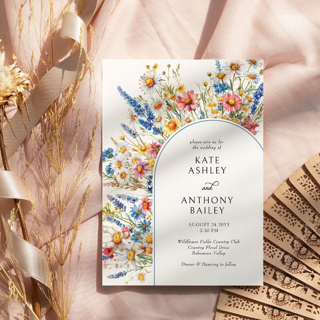 Land Wildblomch Arch Bröllop Inbjudningar (Wedding Invitation with floral arch from the Country Wildflower Wedding Collection by Darling & May)