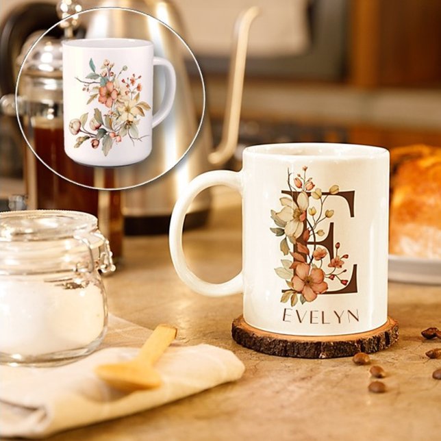 Land Wildblommonogram Brev E Kaffemugg (Skapare uppladdad)