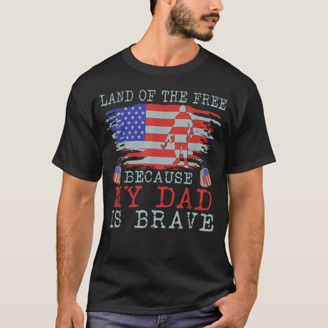 Landet Fritt Därför Att Min Pappa Är Modig - T Shirt (Framsida)