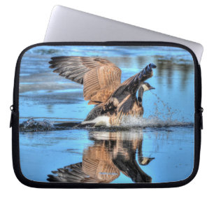 Landing Canada Goose på Sjö Wildlife Nature Scene Laptop Sleeve