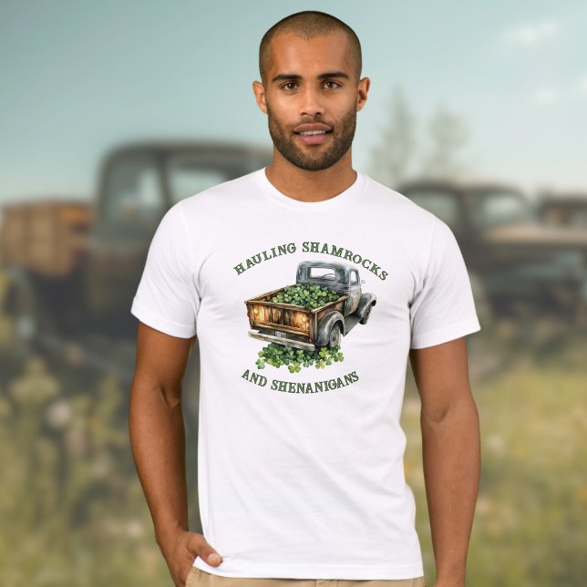 Ländlastbil som drar Shamrocks och bus  T Shirt (Skapare uppladdad)