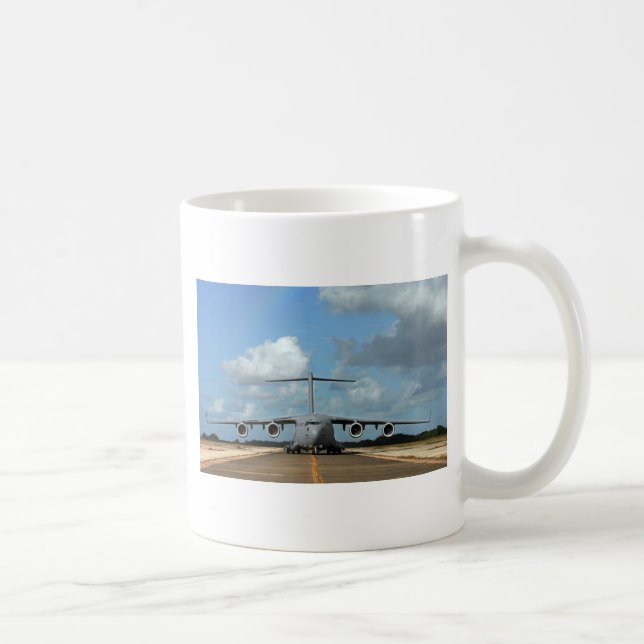 Landning av militär last flygplan kaffemugg (Höger)