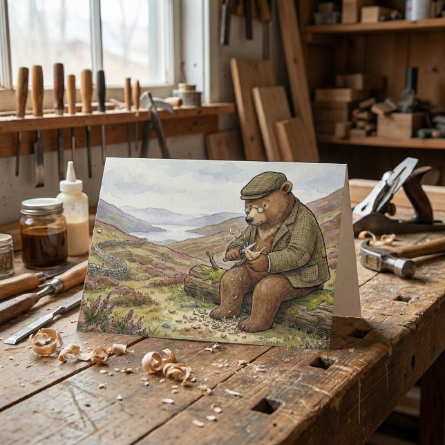 Landsbygd Gravyr Björn Traditionell Fars Dag Kort (A Father's Day Card of a brown bear illustration in the Countryside whittling a wooden bird.)