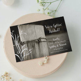 Landsbygdsstängslet efter Land Farm Bröllop Spara Datumet