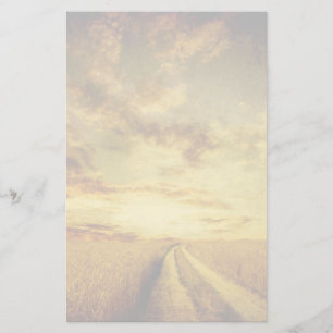 Landsbygdsväg genom fält brevpapper