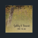 Landsbyggsbröllop efter rasterstängsel trätavla<br><div class="desc">Anpassa det charmerande Trätavla för Rustic Fence Post Landsbyggsbröllop med bridens och gruppens namn och deras ceremonidatum för ranchtemat giftermål. Den här anpassningsbarna för trätryckeriet i rustik chic har ett fyrfärgat serverfoto av ett trätaggtråd och gult av vilda blommor och grönt.</div>
