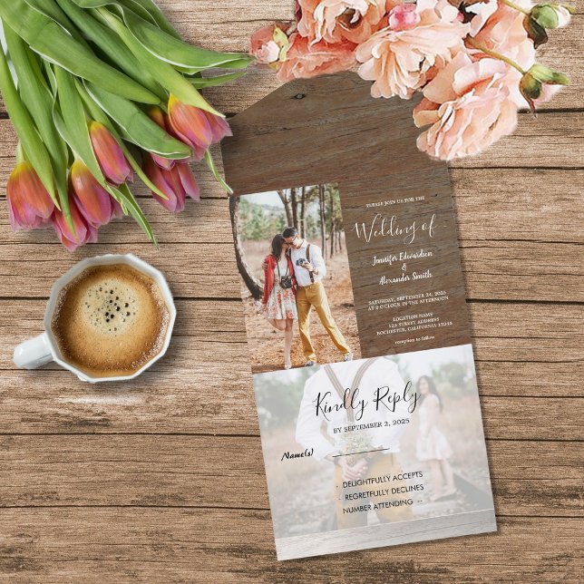 Landsbyggsbröllop för fotot av rundvirke (Rustic barn wood photo country Wedding All In One Invitation. Wedding invitation and RSVP in one.)