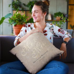 Landsbyggsbröllopet Rustic Linen Cotton Fabric Kudde<br><div class="desc">Enkelt Rustic Linen Cotton Fabric Landsbyggsbröllop Dekorativ kudde. Du kan ändra texten med högerna "Detaljer". Om du vill anpassa allt till dina behov klickar du på knappen "Anpassa" och kan skriva stil, bakgrunden och pappra ändringar i färg. Andra färg finns tillgängliga. Du kan ändra papper text på högerna på menyn...</div>