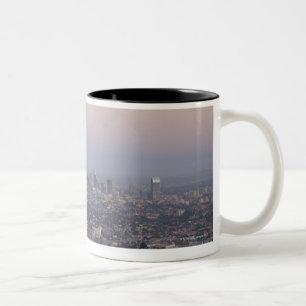Landscape beskådar av skyscraper, Los Angeles Två-Tonad Mugg