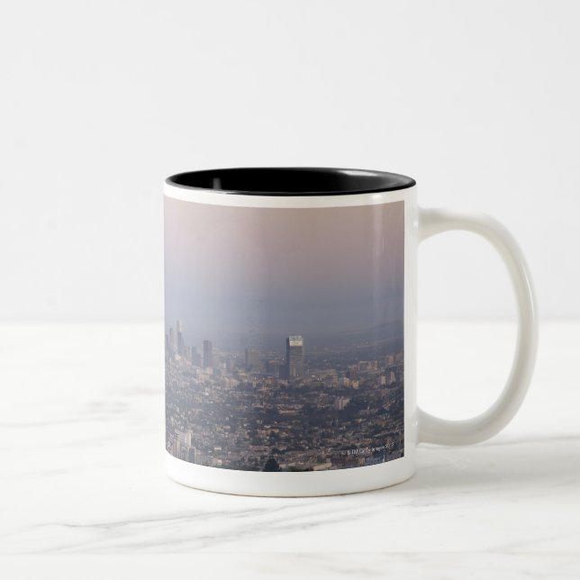 Landscape beskådar av skyscraper, Los Angeles Två-Tonad Mugg (Höger)