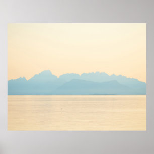 LANDSCAPE-FOTO AV EN MOUNTAIN OCH ETT KROPP AV VAT POSTER