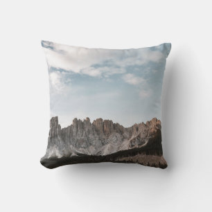 LANDSCAPE-FOTOGRAFI AV GRÅTT OCH BRONTMOUNTAIN KUDDE