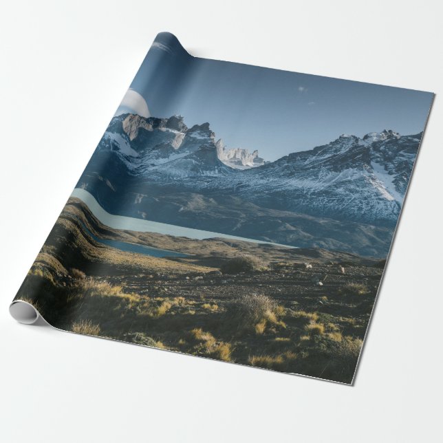 LANDSCAPE-FOTOGRAFI AV SVART OCH VITMOUNTAIN PRESENTPAPPER (Utrullad)