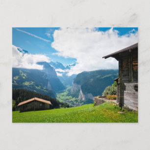 Landskap i Lauterbrunnen-dalen i Schweiz Vykort