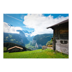 Landskap i Lauterbrunnen valley i Schweiz Fototryck