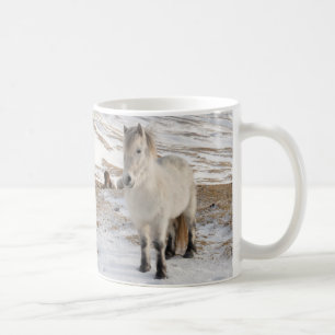 Landskap med isländska hästar kaffemugg
