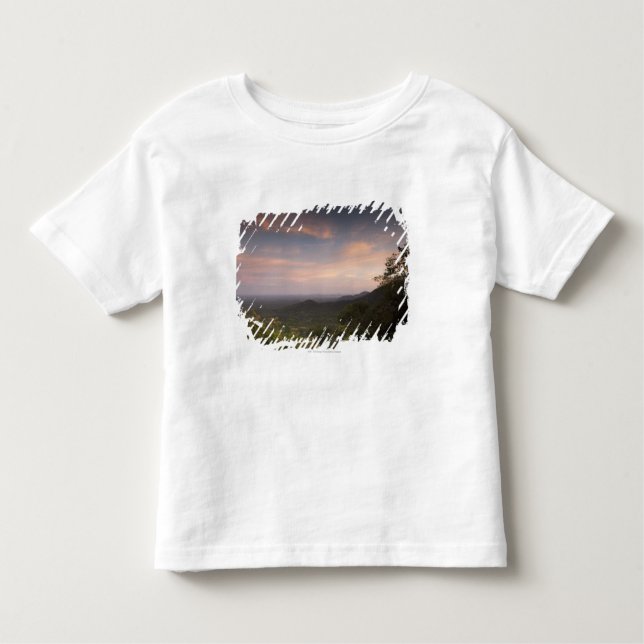 Landskap under en solnedgång t shirt (Framsida)
