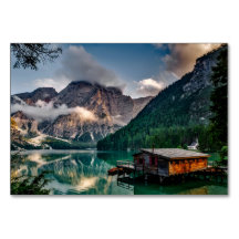 Landskapsfoto i italienska bergen Sjö