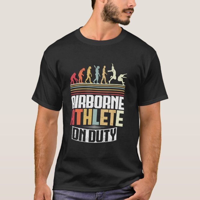 Lång jump Lång Jumping Airbone Idrottsman on duty T Shirt (Framsida)