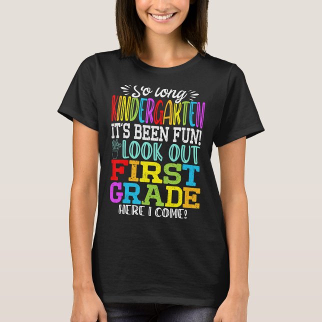 Lång Kindergarten Cute Kolla första Klassen. T Shirt (Framsida)