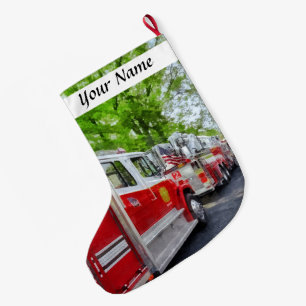 Lång rad av avfyrar lastbilar stor julstrumpa