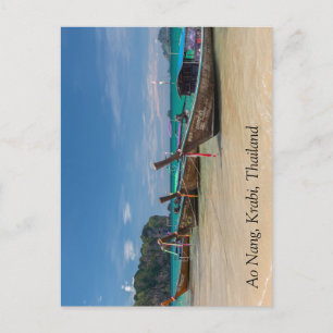 Långa svan-båtar på Ao Nang Beach, Krabi, Thailand Vykort
