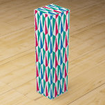 Långa trianglar Art Deco-utseende Vinlåda<br><div class="desc">Ett chicens geometriska mönster med konsthälsomotiv. Färg är kornblomblått,  teal,  djup rosa och vitt.</div>