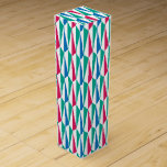 Långa trianglar Art Deco-utseende Vinlåda<br><div class="desc">Ett chicens geometriska mönster med konsthälsomotiv. Färg är kornblomblått,  teal,  djup rosa och vitt.</div>