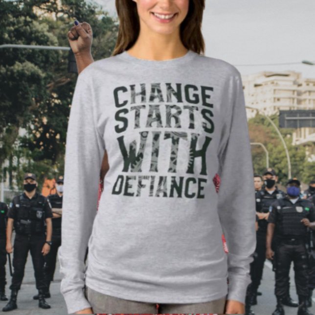 Långärmad skjorta med slogan om förändring börjar  t shirt (Skapare uppladdad)