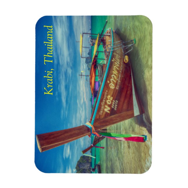 Långbåt svan på stranden, Krabi, Thailand Magnet (Vertikal)