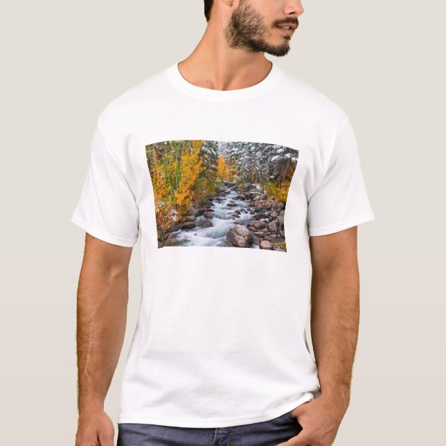 Längs Bishop creek, Kalifornien T-shirt (Framsida)