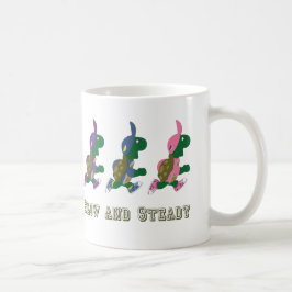 Långsam och stadig körning av sköldpaddor kaffemugg