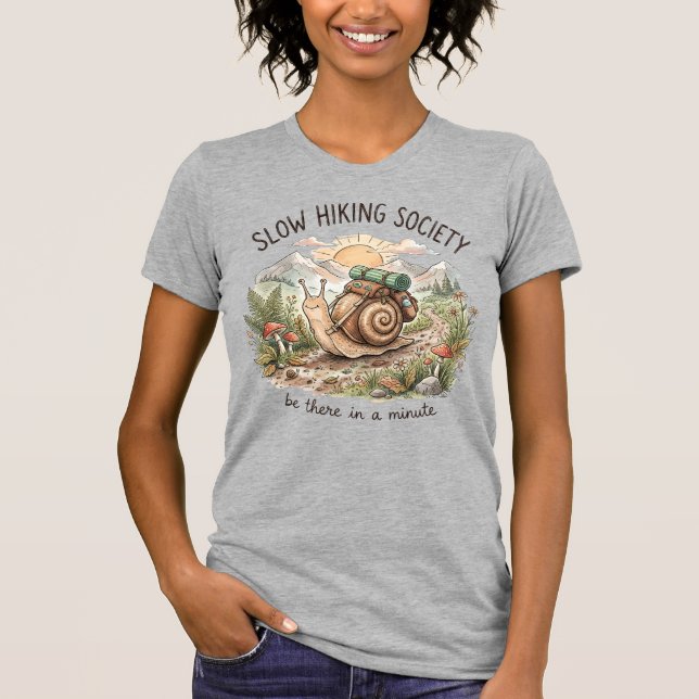 Långsam Snigel “Var Där Om En minut” Rolig Vandrin T Shirt (Framsida)