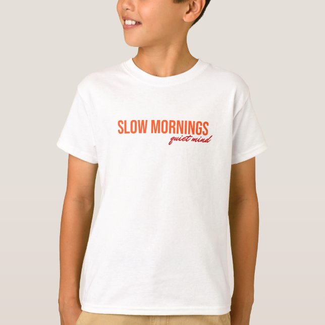 Långsamma morgnar Tyst Mind Inspirerande Citat T Shirt (Framsida)