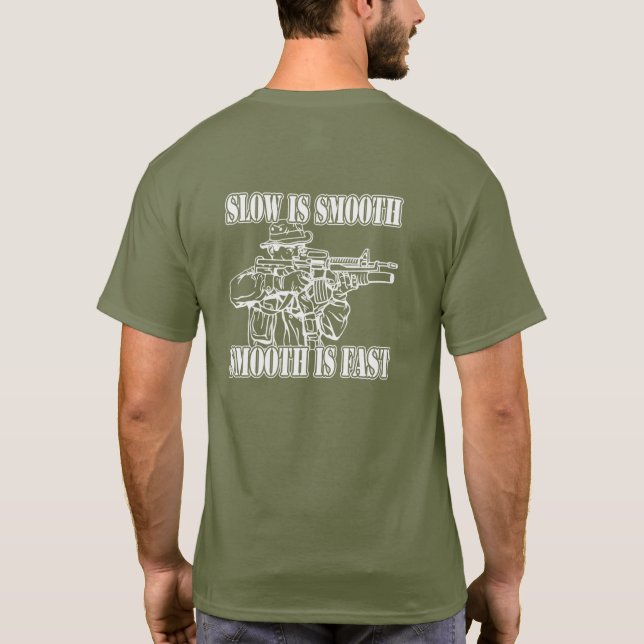 LÅNGSAMT ÄR SLÄTAR SMOOTH ÄR FASTAR PRICKSKYTT T SHIRT (Baksida)