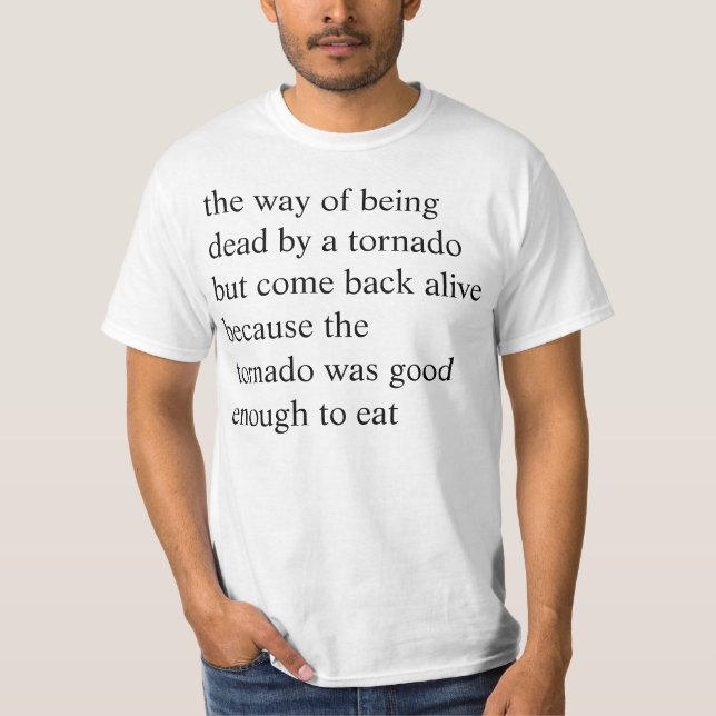 långt av att vara dött vid en tornado men tee shirt (Framsida)