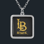 Långtrådig kolfiber silverpläterat halsband<br><div class="desc">Ta en titt på den kaliforniska staten Universiteten Long Beach-designen! Visa upp din Kalifornien State Pride med de här nya Universiteten-produkterna. De gör perfekten till gåvor till Long Beach student, aluminium, familj, vän eller fläkt i ditt liv. Alla dessa Zazzle-produkter är anpassade med ditt namn, klassår eller klubb. Gå till...</div>
