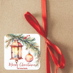 Lantern med julen Gräs och Holly Berries Fyrkantigt Klistermärke<br><div class="desc">Det här anpassadet juldekalen har en charmerande vattenfärgsdesign som på ett vackert sätt fångar helgdag. I mitten avger ett antique-stil-mönster en varm glöd som inbjuder till glöd och skapar en mysigt atmosfär. Mönstret är kantat av en sprit av gräs och ömtåliga hollybär, vilket tillför lite naturlig elegans. Texten "God jul"...</div>